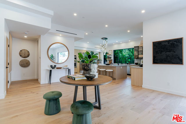 11559 La Maida Street, Valley Village CA: https://media.crmls.org/mediaz/4b3b3030-2c9b-4589-86a9-131675ebcb23.jpg