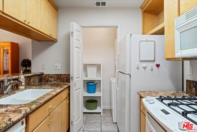 1342 N Sierra Bonita Avenue, West Hollywood CA: https://media.crmls.org/mediaz/4b3b5e7d-3eaf-4b1d-800e-4fe2ee45e05a.jpg