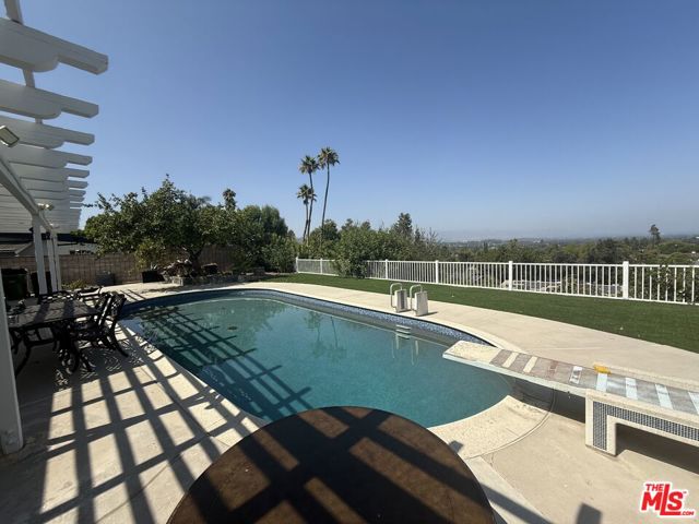 5714 El Canon Avenue, Woodland Hills CA: https://media.crmls.org/mediaz/4b3b8dd1-0a6f-40f7-8752-979991c6c89a.jpg