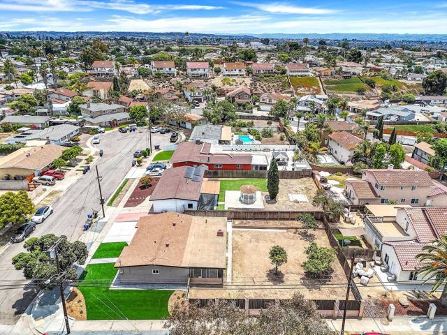 1202 Helix Avenue, Chula Vista CA: https://media.crmls.org/mediaz/4b3bb727-eb69-411f-90af-f52f50b02e11.jpg