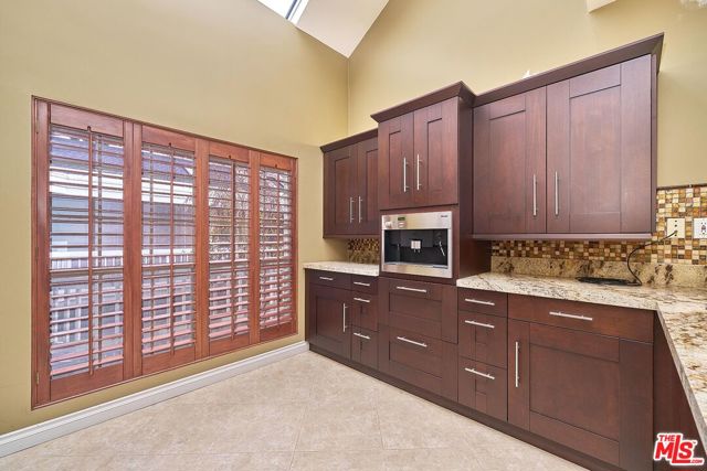 13078 Mindanao Way, Marina del Rey CA: https://media.crmls.org/mediaz/4b3c248a-46c7-4347-8d02-9470fb8bdd1d.jpg