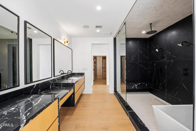 1520 Viewpoint Drive, Oxnard CA: https://media.crmls.org/mediaz/4b3c3385-54ca-4dd0-af43-6e75b63378e9.jpg