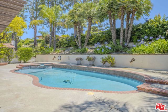 3926 Corte Cancion, Thousand Oaks CA: https://media.crmls.org/mediaz/4b3c6461-8c17-455f-b25c-7419ffb74133.jpg