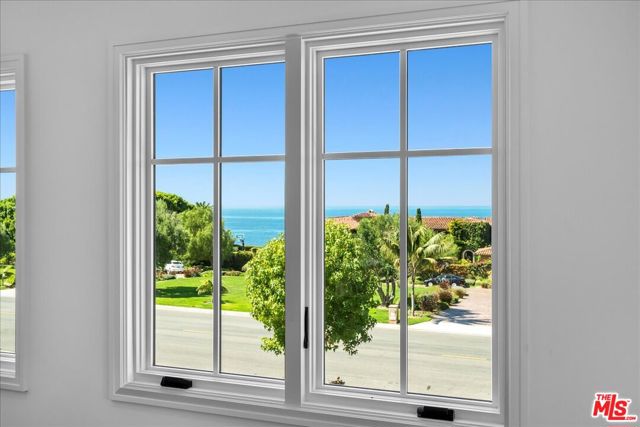 1736 Paseo Del Mar, Palos Verdes Estates CA: https://media.crmls.org/mediaz/4b3d2e51-a1c0-4fc5-a1a8-cfdd429ece40.jpg