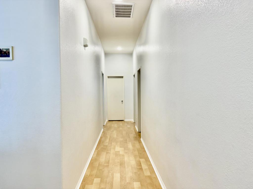 https://media.crmls.org/mediaz/4b3d4007-279d-4490-9dc1-45581a1c6f19.jpg?preset=X-Large