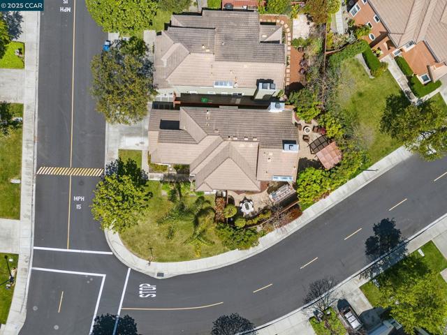 30300 Meridien Cir, Union City CA: https://media.crmls.org/mediaz/4b3d5001-3e9a-4f50-9b20-0581ddf3f2ed.jpg