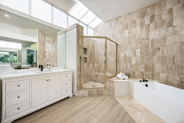 75070 Muirfield Court, Indian Wells CA: https://media.crmls.org/mediaz/4b3d8de5-6ee6-4226-959b-b3e518c89b08.jpg