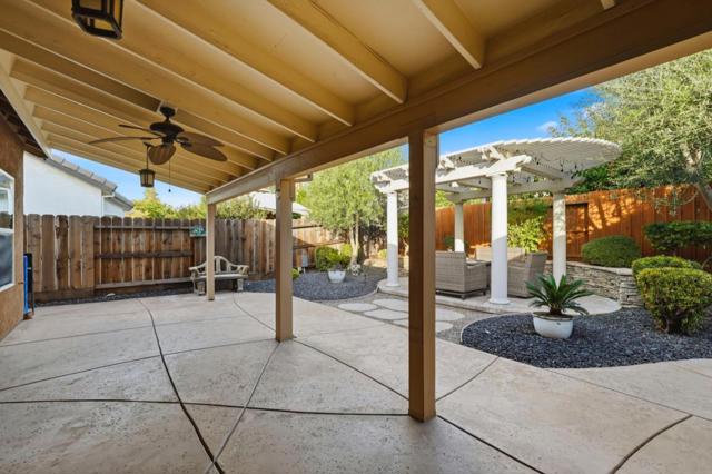 4152 Post Oak Drive, Turlock CA: https://media.crmls.org/mediaz/4b3da37a-df8b-434f-b89f-174bd99236d9.jpg