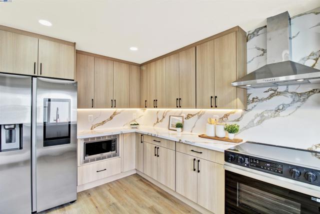 4166 Peregrine Way, Pleasanton CA: https://media.crmls.org/mediaz/4b3e1a93-f3ac-480f-98ca-e954554aa513.jpg