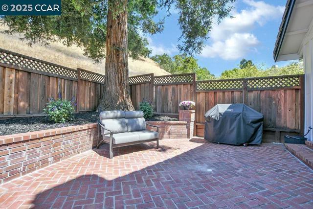 959 Redwood Dr, Danville CA: https://media.crmls.org/mediaz/4b3e66bb-974d-4fc5-9b29-aae506639a46.jpg