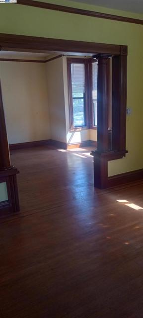 1059 Santa Clara Ave, Alameda CA: https://media.crmls.org/mediaz/4b3e8a13-8306-4af2-a585-bf5f68339c26.jpg
