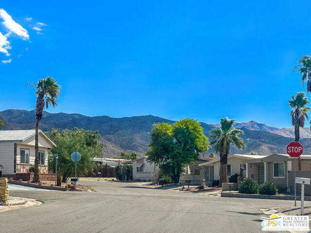 69421 Poolside Drive, Desert Hot Springs CA: https://media.crmls.org/mediaz/4b3ec599-9322-4e98-8796-38536ec7fb69.jpg