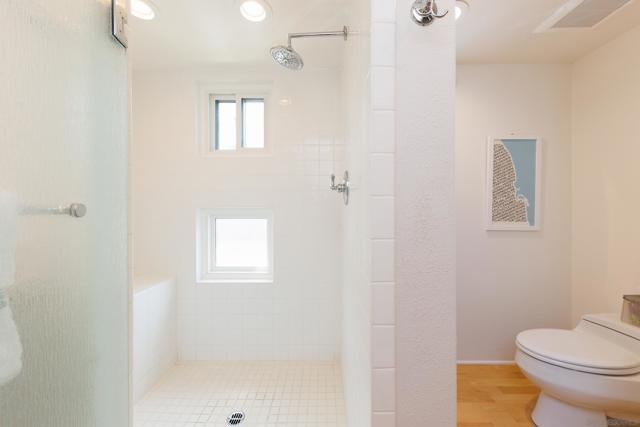 8132 Camino Del Sol, La Jolla CA: https://media.crmls.org/mediaz/4b3f2dca-f31e-44e3-8d7b-9f85ba468299.jpg