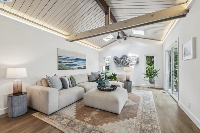 589 TAHOS ROAD, Orinda CA: https://media.crmls.org/mediaz/4b3f8ff6-aa36-429d-86ce-8521156c2856.jpg
