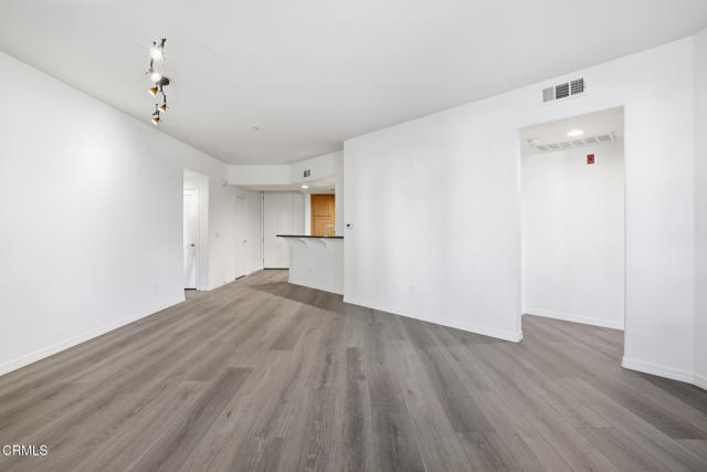 Detail Gallery Image 2 of 29 For 259 Riverdale Ct #241,  Camarillo,  CA 93012 - 2 Beds | 2 Baths