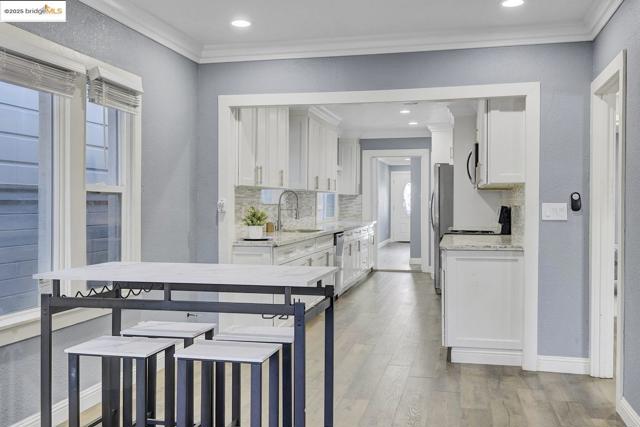 2419 Linden St, Oakland CA: https://media.crmls.org/mediaz/4b3fb295-663d-4e6b-9743-b1eaae6c51c1.jpg