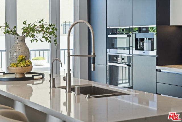 160 N La Peer Drive, Beverly Hills CA: https://media.crmls.org/mediaz/4b3fc0b7-624b-41f4-ab00-71dcb19df284.jpg