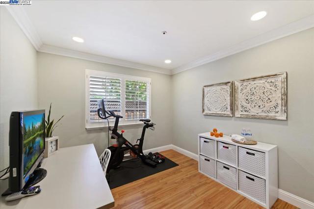 335 Beverly St, Livermore CA: https://media.crmls.org/mediaz/4b402d7e-67e6-44a3-a527-94ad53426780.jpg