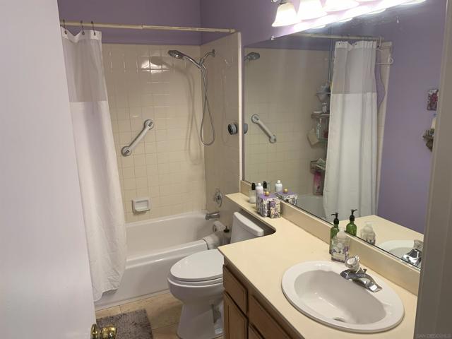 11762 Monte View Ct, El Cajon CA: https://media.crmls.org/mediaz/4b40cc83-98e4-44bd-b8ea-a38fd085460e.jpg