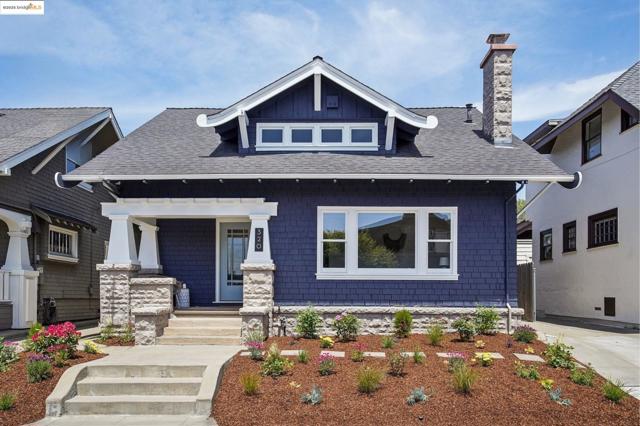 320 Forest St, Oakland CA: https://media.crmls.org/mediaz/4b40d1a7-5a1a-4b8e-a03d-2873469f9277.jpg