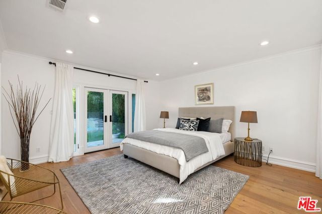 514 N Walden Drive, Beverly Hills CA: https://media.crmls.org/mediaz/4b40eaeb-2cbc-466e-9208-8df66008b006.jpg