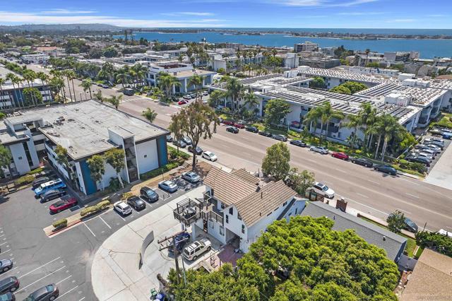 3943 Ingraham St, San Diego CA: https://media.crmls.org/mediaz/4b40f273-49ae-4ef3-b4ef-3338417cfb50.jpg