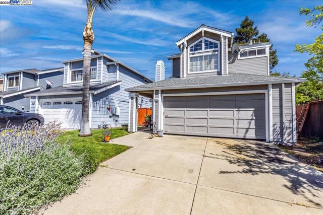 2211 Oakland Ave, Pleasanton CA: https://media.crmls.org/mediaz/4b40fe09-eb2b-4349-8a23-4229fc8632da.jpg