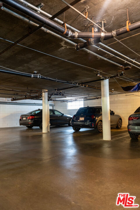 880 Hilldale Avenue, West Hollywood CA: https://media.crmls.org/mediaz/4b417fa6-8b35-44e3-9849-462f3f9c7173.jpg