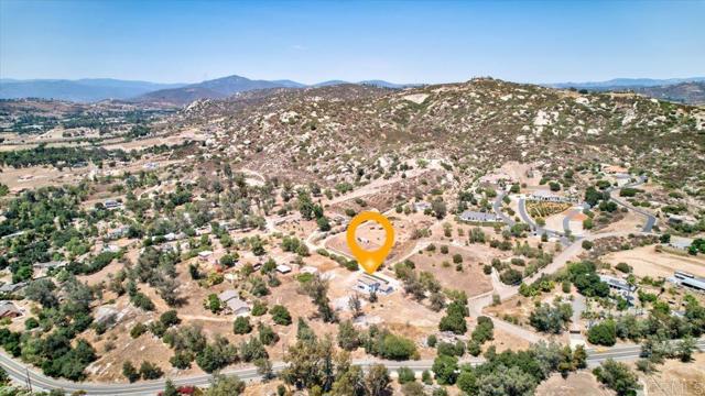 18434 Ramona View Drive, Ramona CA: https://media.crmls.org/mediaz/4b418795-8360-43ae-b088-bfae4f990405.jpg