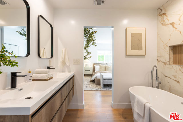 3840 Lyceum Avenue, Los Angeles CA: https://media.crmls.org/mediaz/4b41c47c-0e94-4861-a992-60fef9530957.jpg