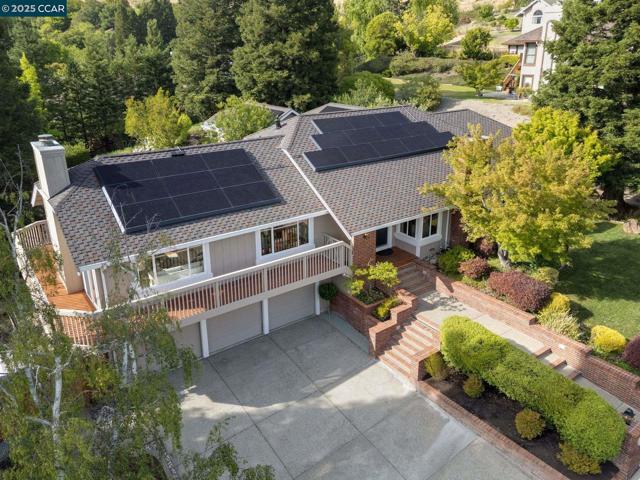 9 Irvine Drive, Moraga CA: https://media.crmls.org/mediaz/4b41ea74-73de-4354-a258-36dbc31266b8.jpg