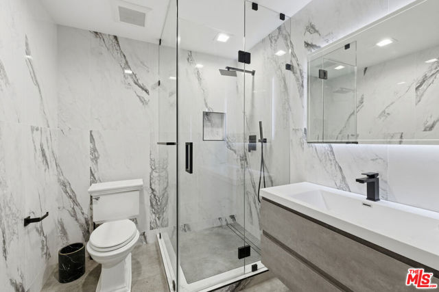 24366 La Masina Court, Calabasas CA: https://media.crmls.org/mediaz/4b41eec9-a9ec-4bc2-b535-b72770a0161d.jpg