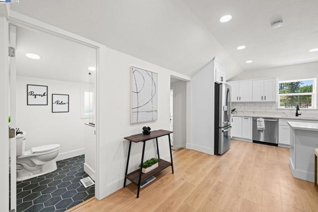 1038 Division St, Pleasanton CA: https://media.crmls.org/mediaz/4b420e39-84fb-4969-9f1c-3757baa2490e.jpg