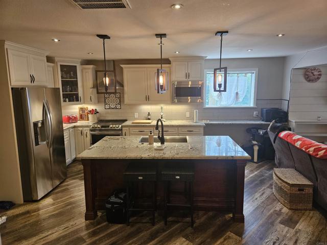 Detail Gallery Image 2 of 51 For 40275 Avenida Cerrovista, Cherry Valley,  CA 92223 - 3 Beds | 2 Baths