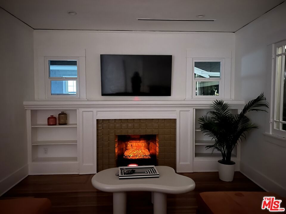 https://media.crmls.org/mediaz/4b42c55a-68bf-42f9-8274-07949d9cf8d2.jpg?preset=X-Large