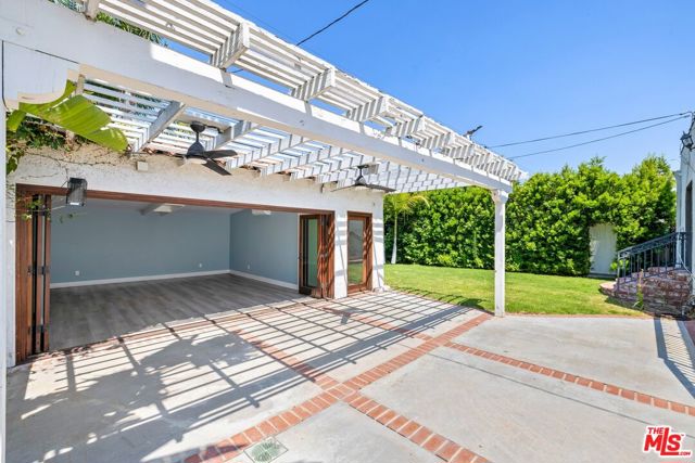 133 N Alta Vista Boulevard, Los Angeles CA: https://media.crmls.org/mediaz/4b430e06-8b1d-494c-ad9f-1153b1eaebd3.jpg