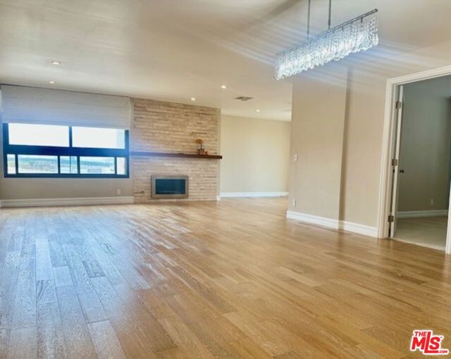 8828 Pershing Drive, Playa del Rey CA: https://media.crmls.org/mediaz/4b43494d-baef-4e55-8215-4d54ddd061ba.jpg