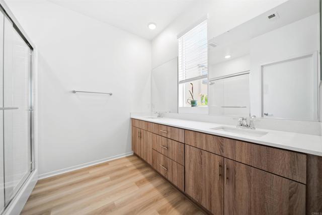 5212 Beachfront, San Diego CA: https://media.crmls.org/mediaz/4b439bee-c7e2-492a-9130-66b36165a7d6.jpg