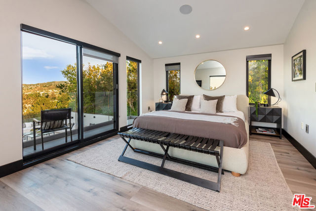 4338 Gayle Drive, Tarzana CA: https://media.crmls.org/mediaz/4b43cedf-2c6e-4fca-b4e7-f47aa32d6ade.jpg