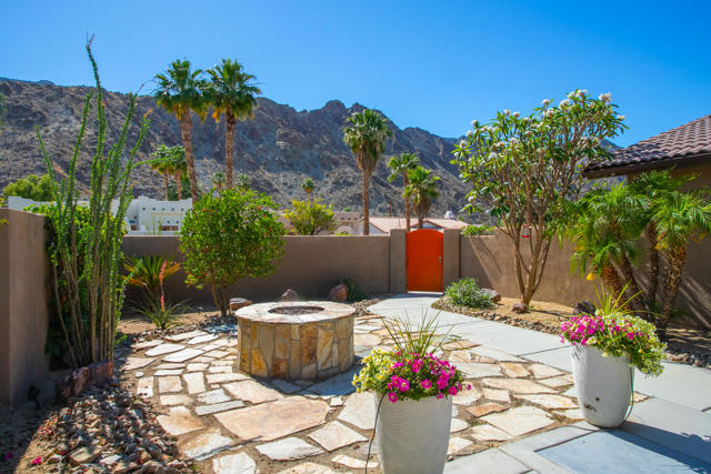 52540 Avenida Juarez, La Quinta CA: https://media.crmls.org/mediaz/4b441cdb-67eb-435f-824f-d4cb188d8486.jpg