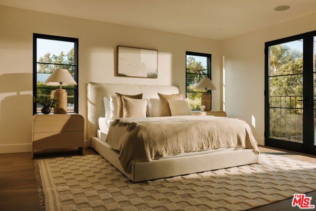 446 N Croft Avenue, Los Angeles CA: https://media.crmls.org/mediaz/4b4482f1-5585-4421-b3c3-ecc53d13339b.jpg