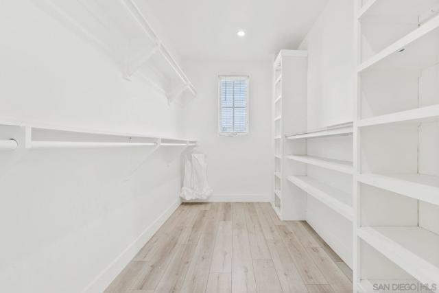 12410 Aria Ct, Poway CA: https://media.crmls.org/mediaz/4b449dc5-8f83-4d9c-b403-a257873e367d.jpg