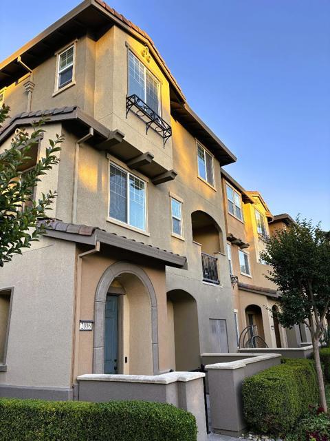 1966 Almaden Road, San Jose CA: https://media.crmls.org/mediaz/4b44ac8a-f01e-4834-891d-782218b3c0f5.jpg