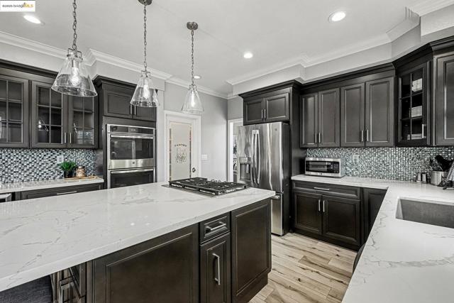 2127 Prestwick Dr, Discovery Bay CA: https://media.crmls.org/mediaz/4b454204-2145-4bee-8693-8ffdf9e9db12.jpg
