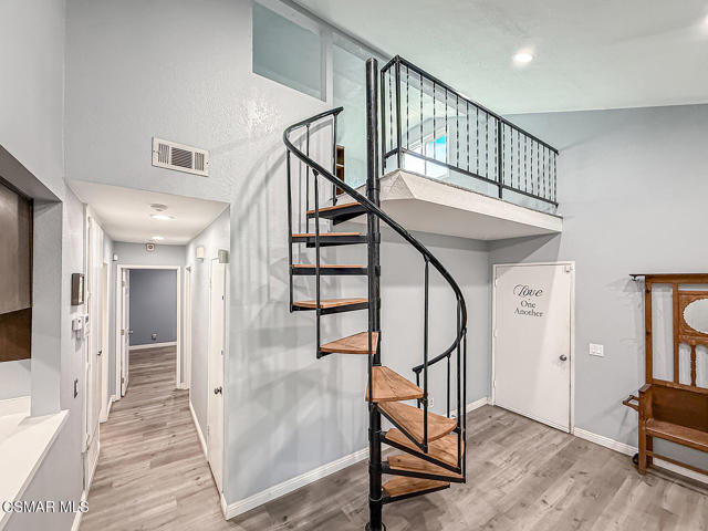 2098 Covington Avenue, Simi Valley CA: https://media.crmls.org/mediaz/4b4568af-f508-4296-84b8-42ce6f7e38ca.jpg