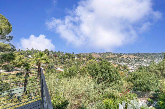 453 Frontenac Avenue, Los Angeles CA: https://media.crmls.org/mediaz/4b461267-fe52-43fc-b859-e99ce016f124.jpg