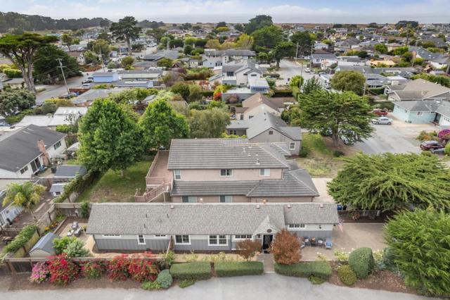 484 Poplar Street, Half Moon Bay CA: https://media.crmls.org/mediaz/4b46baad-e39b-4b6f-9254-3dd4d4eb12b3.jpg