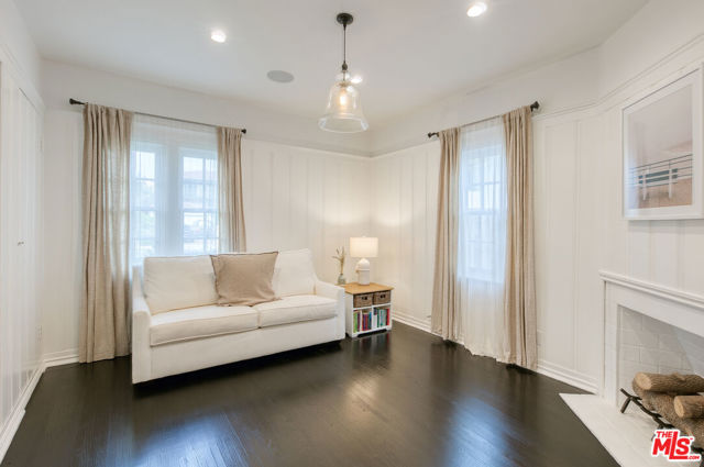 10736 Le Conte Avenue, Los Angeles CA: https://media.crmls.org/mediaz/4b470890-9004-4181-ba2b-fbef10b3d7d6.jpg