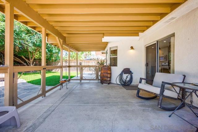 40037 Amberley Cir, Temecula CA: https://media.crmls.org/mediaz/4b470d86-9a6e-4993-a734-b8656e1986e9.jpg