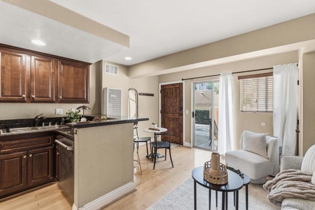 3927 Nobel Dr, San Diego CA: https://media.crmls.org/mediaz/4b4749d4-45b3-4faa-8028-83f1307da8d1.jpg